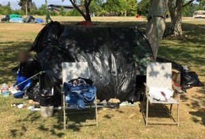 Dewitt_park_homeless_tent_tarp