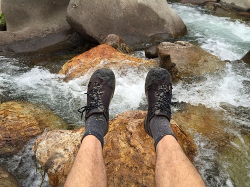 hiking_feet_rapid_river_water